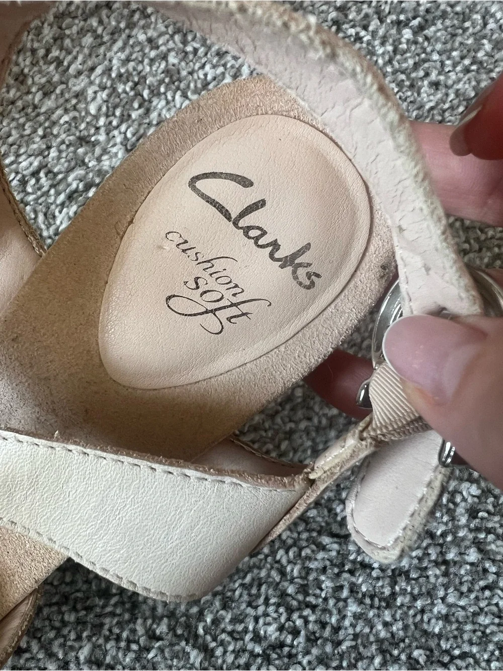Clarks Women's Neutral Tan Floral Wedge Sandals eur size 4, USA 6,5
